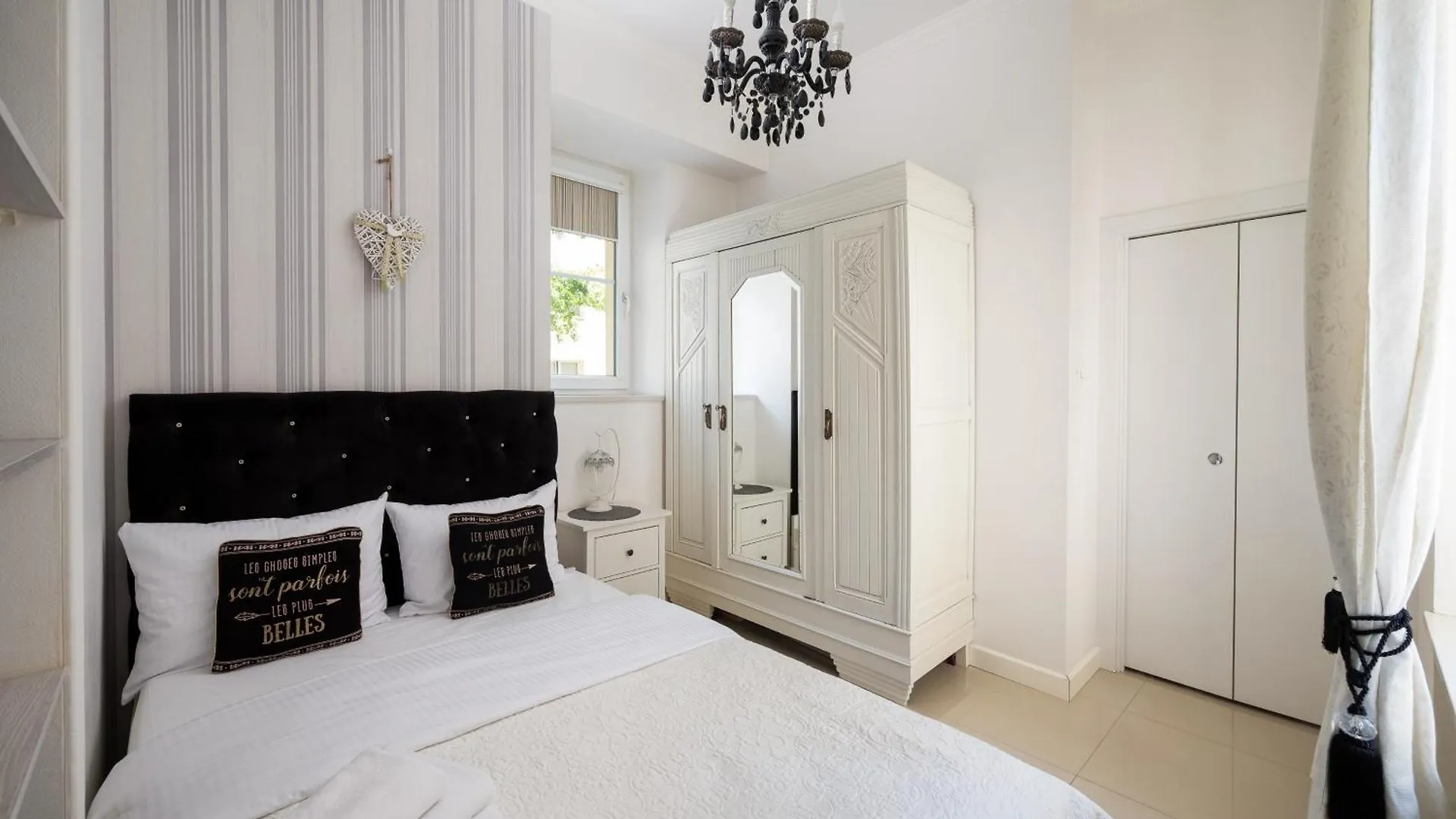 Wilcza City Centre Chic Apartment Warsaw