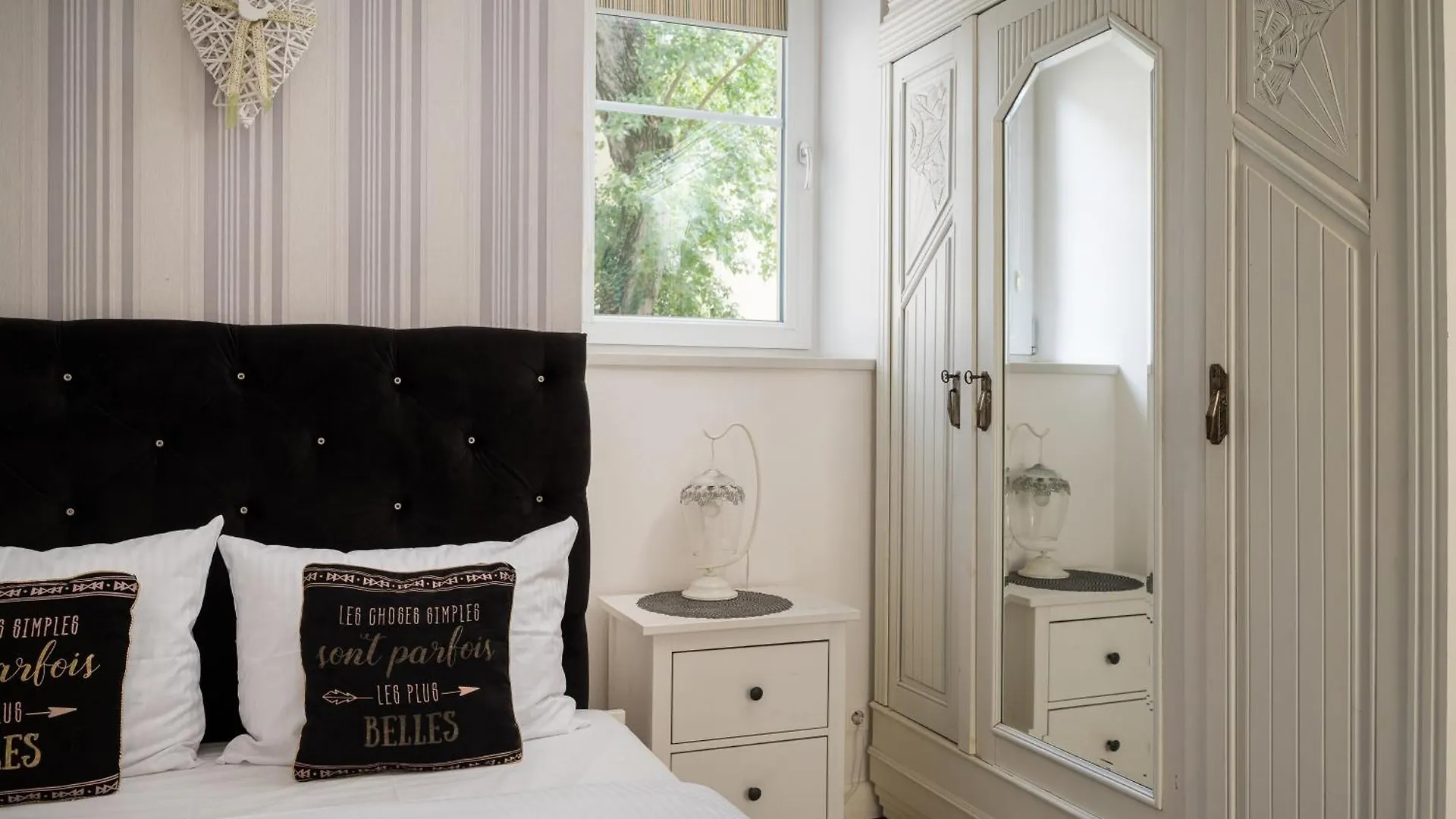 Wilcza City Centre Chic Apartment Warsaw Poland