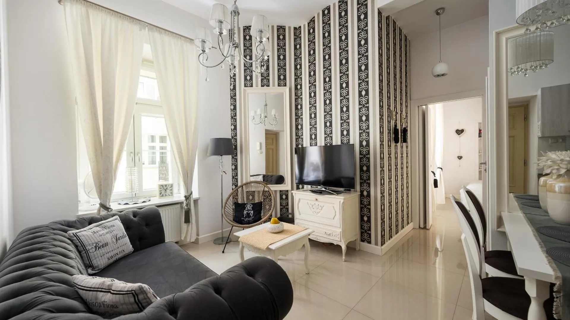 Wilcza City Centre Chic Apartment Warsaw